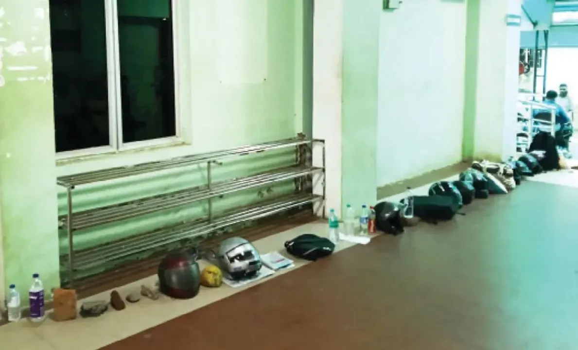  Bhubaneswar: Patients queue overnight at Capital Hospital's Cardiology dept using helmets, bricks, bottles