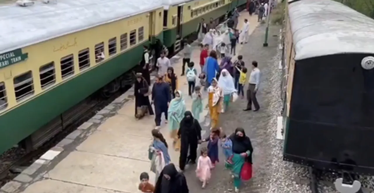  Pakistan railway stations handed over to Army, soldier desks set up
