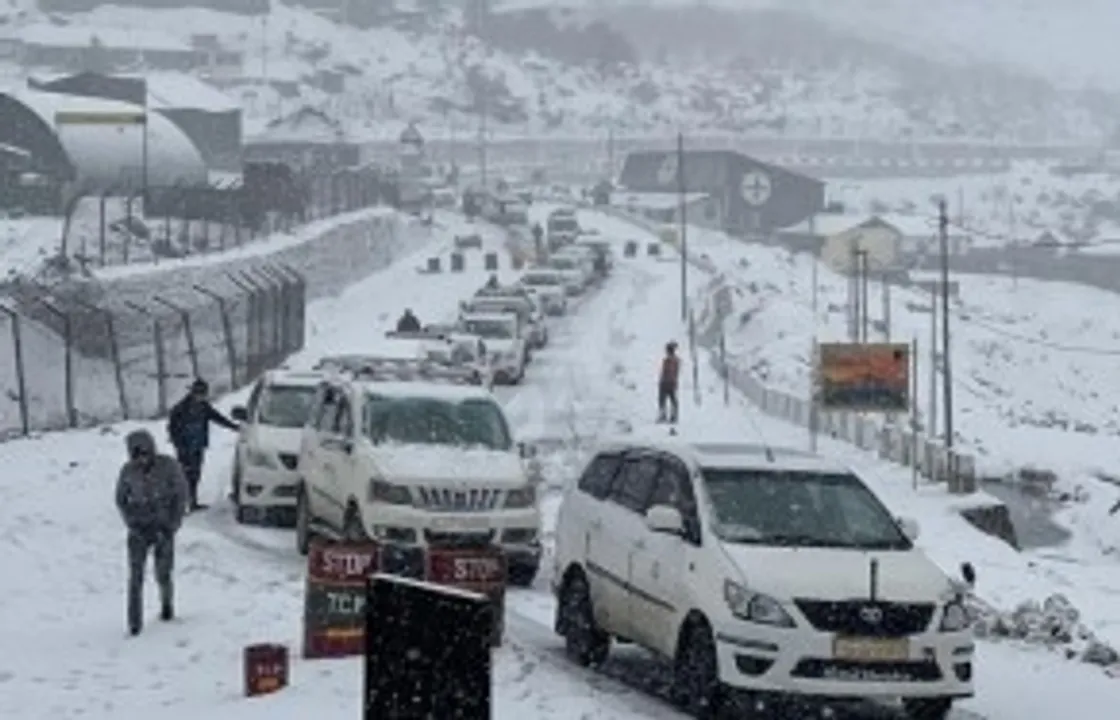  Nearly 800 people stranded in East Sikkim following sudden snowstorm evacuated