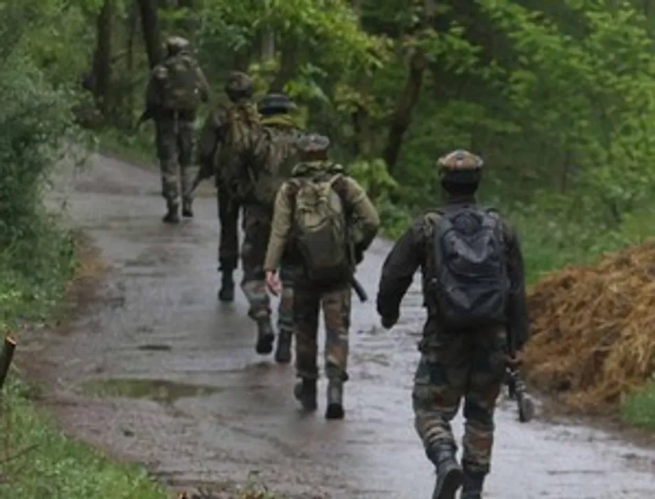  Indian Army responds strongly to Pakistan's unprovoked firing on J&K LoC for 6th consecutive day