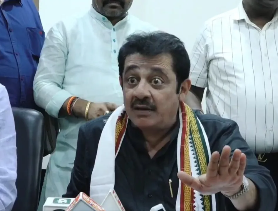  Will become suicide bomber for India in war against Pakistan: K'taka Minister Zameer Khan’s statement goes viral