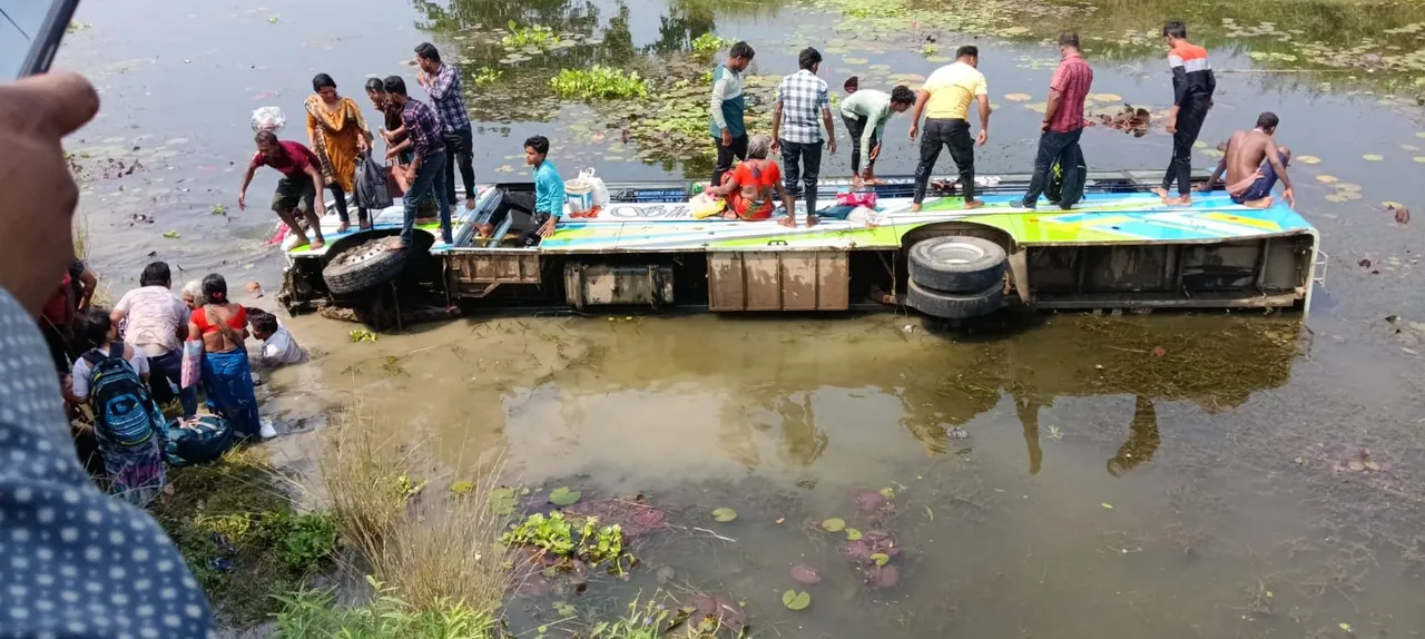  Over 20 injured as bus falls off bridge in Odisha's Balasore