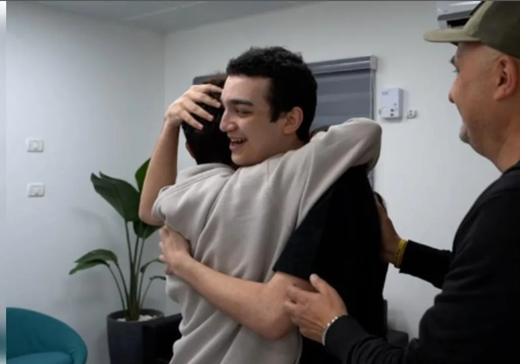  Freed Israeli-American hostage Edan Alexander returns to Israel from Gaza