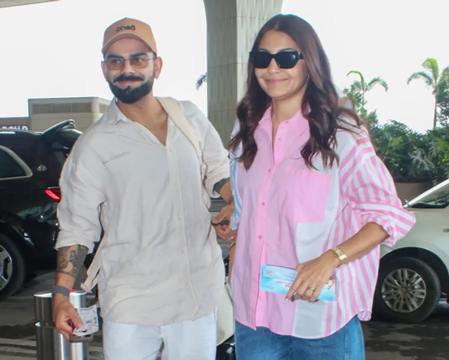  A day after quitting Test cricket, Virat visits Vrindavan with his wife Anushka
