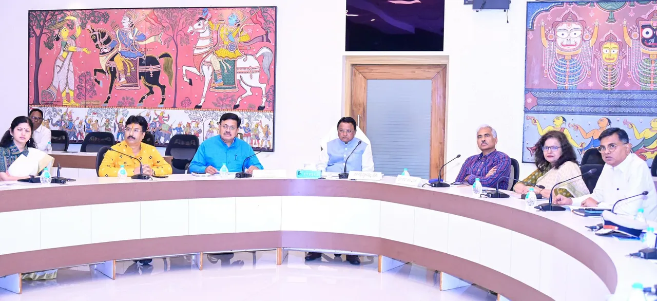  CM reviews progress of Works Dept projects in Odisha’s twin cities