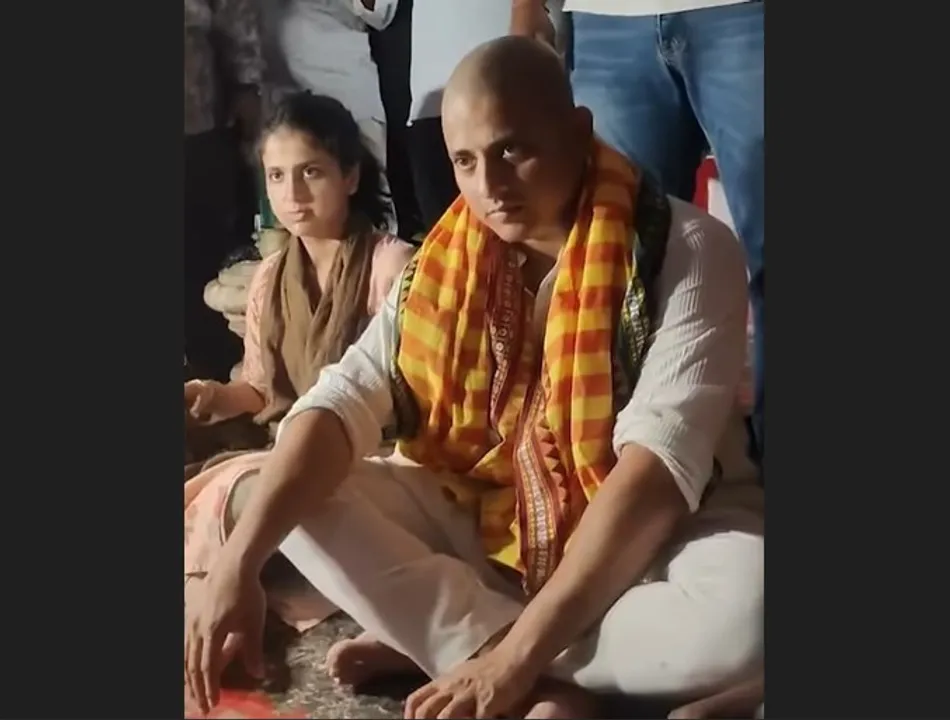  Ollywood actor Babushaan Mohanty undergoes 'Mundan' in Puri