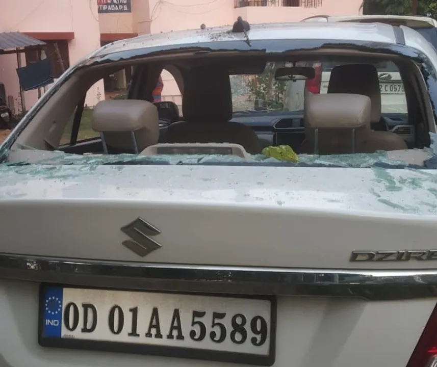  Odisha: Kaptipada Revenue official thrashed, vehicle torched by sand mafia in Mayurbhanj