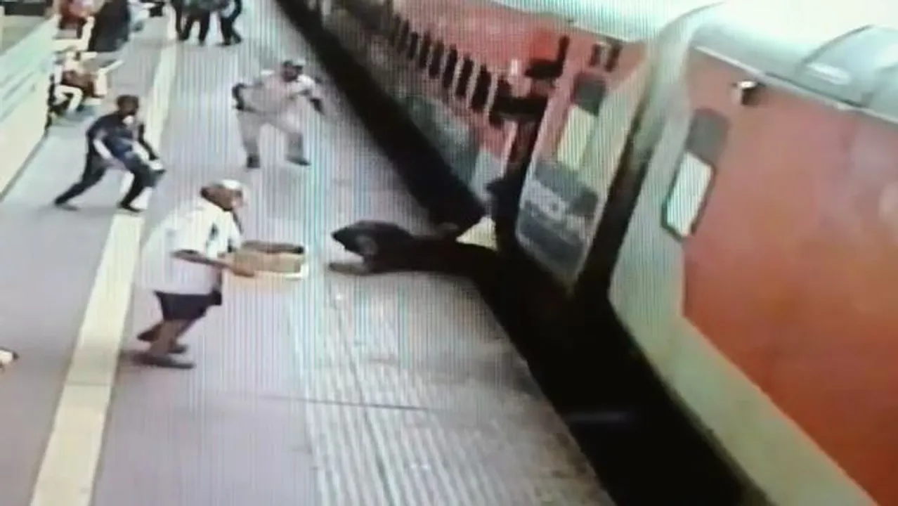  Police constable saves passenger from near-fatal accident at Cuttack Railway Station