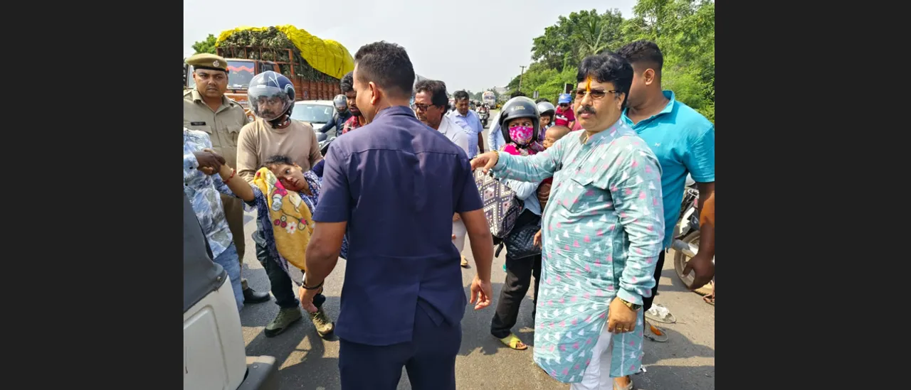  Odisha Minister turns good samaritan, rushes road accident victims to hospital