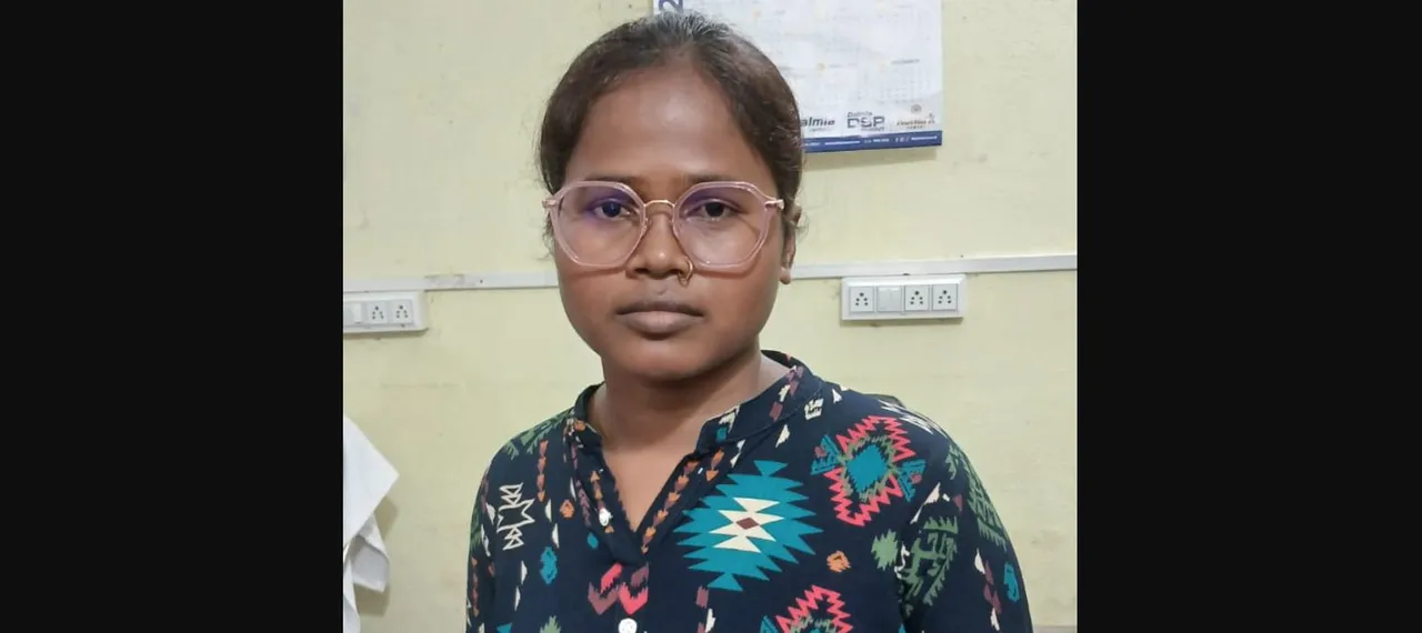  Junior Engineer Susmita Oram caught taking bribe in Odisha's Bargarh