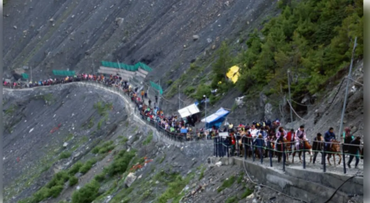  J&K declares all Amarnath Yatra routes 'No-Fly Zones' from July 1 to August 10
