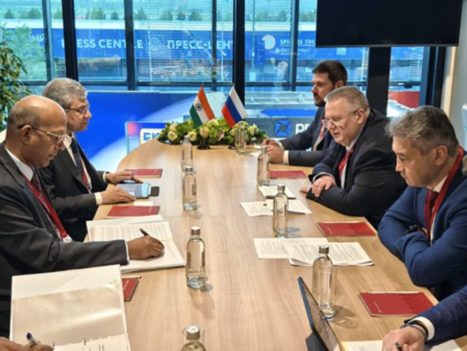  Ashwini Vaishnaw meets Russian Deputy PM, discusses rare earth metals and infrastructure