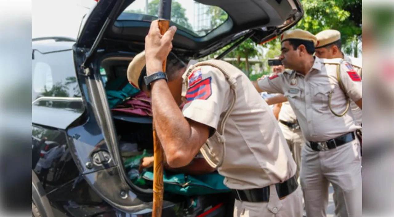  Pickpockets steal phone, use fake UPI ID to divert ₹7.2 lakh for pilgrimage; held