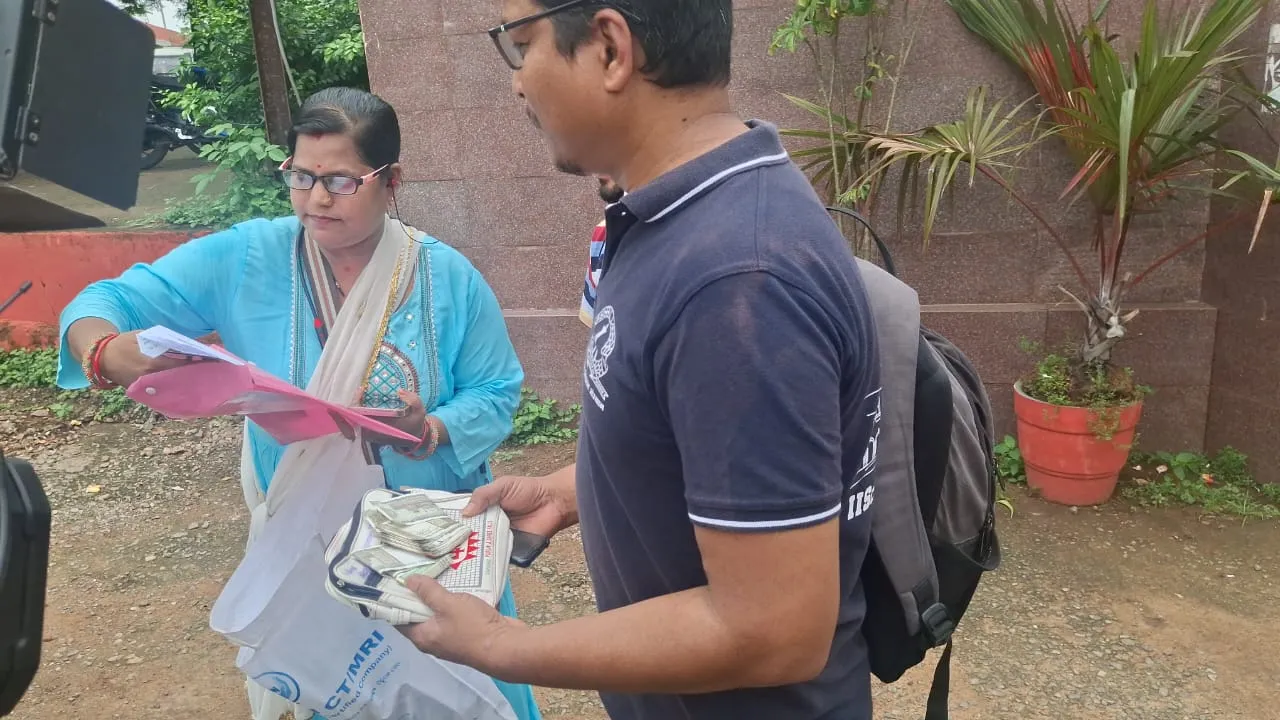  Bhubaneswar: Cab driver’s honesty wins hearts as he returns lost bag containing cash, jewellery