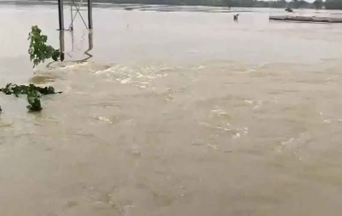  Flood eases in Subarnarekha, misery mounts in low-lying areas of Balasore