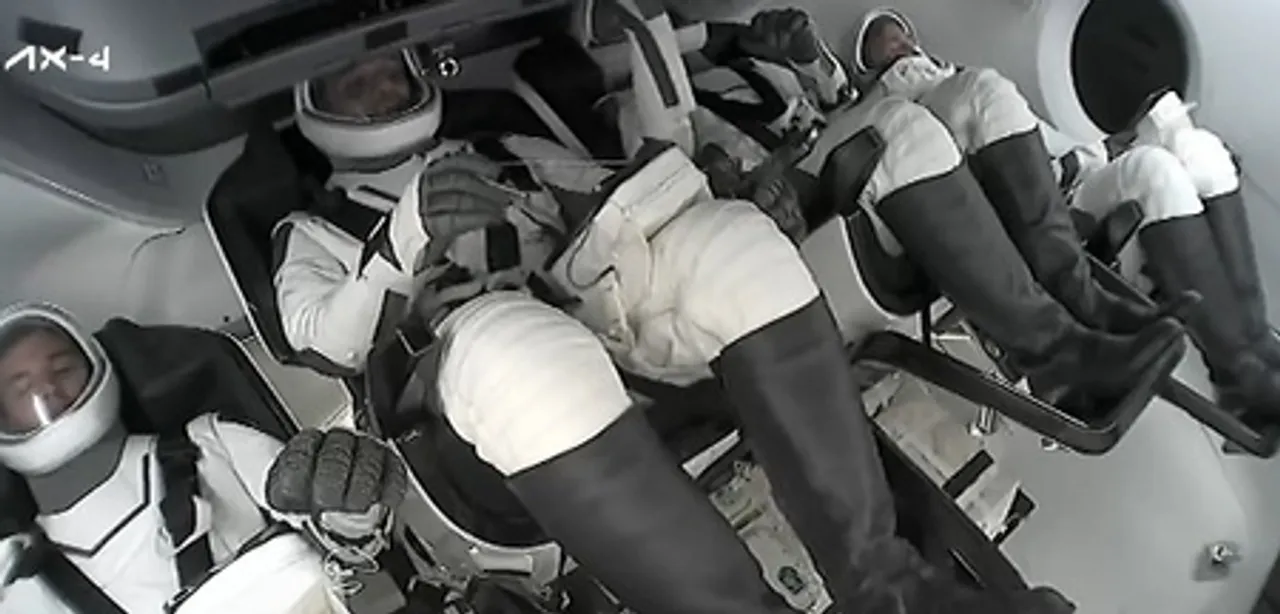  Indian astronaut Shubhanshu Shukla orbiting Earth, to dock today at space station