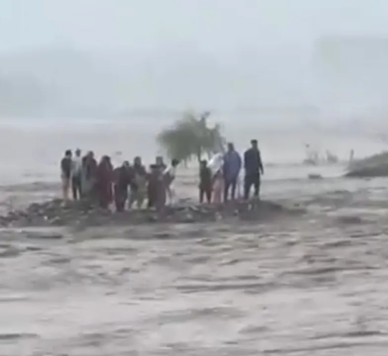  Pakistan: 18 tourists swept away in Swat flash floods