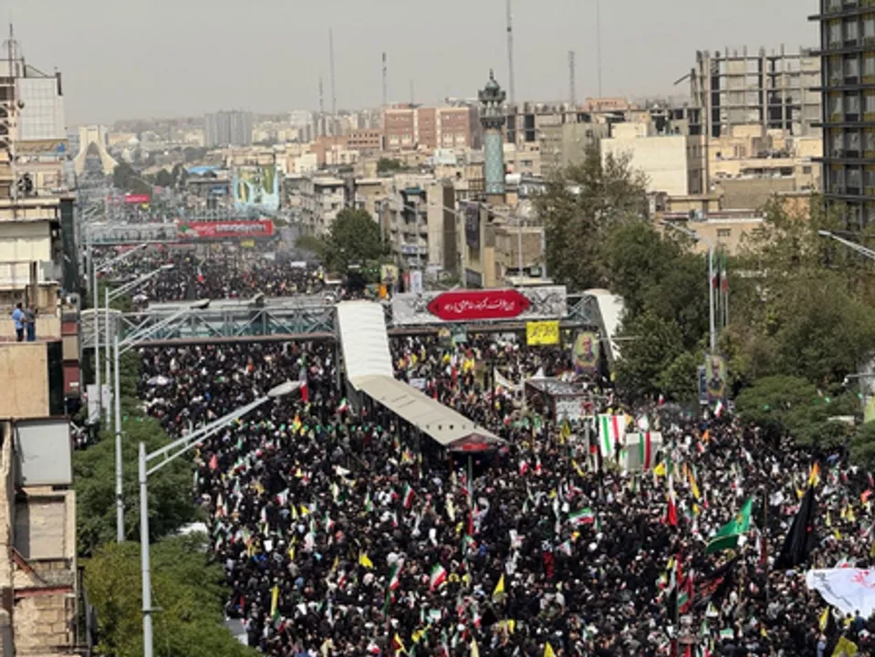  Iran holds funeral for military commanders, scientists killed in Israeli strikes
