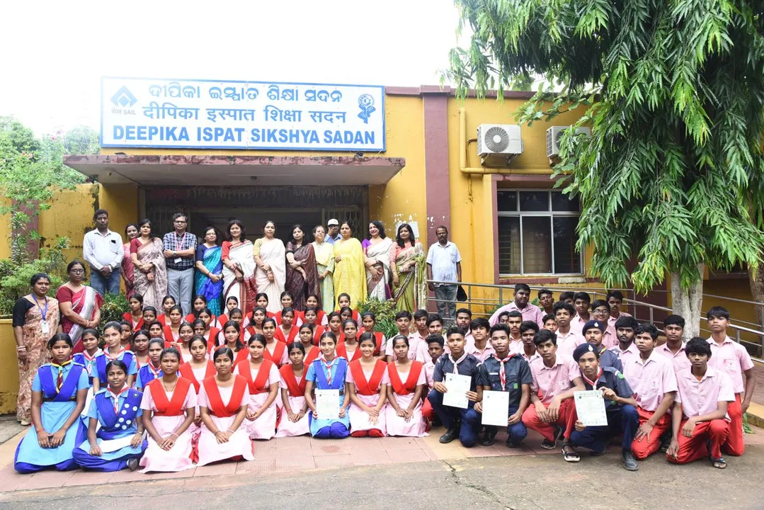  Certificate distribution function held at Deepika Ispat Sikshya Sadan