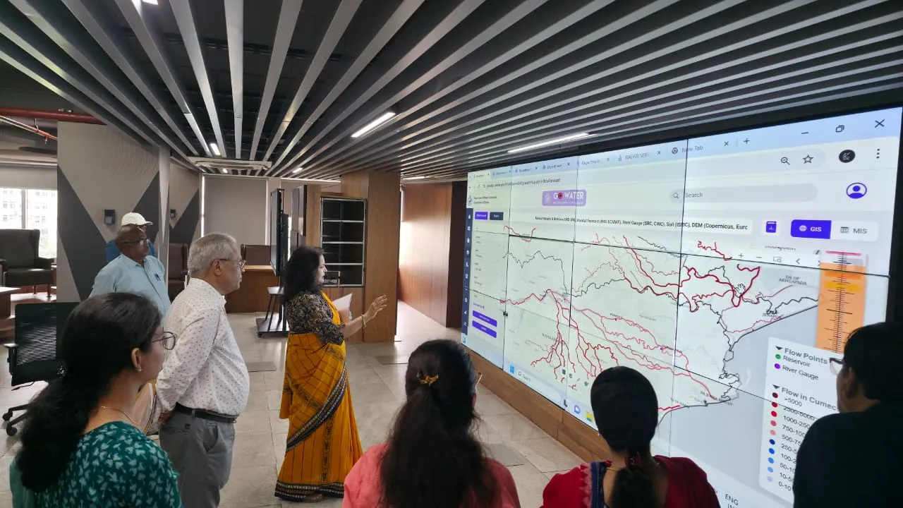  Flood situation in Balasore: Anu Garg takes stock of preparedness