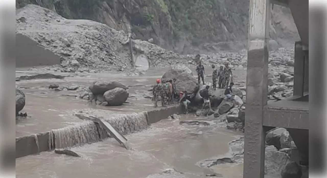  Flash floods sweep away Nepal-China trade route, leave 8 dead