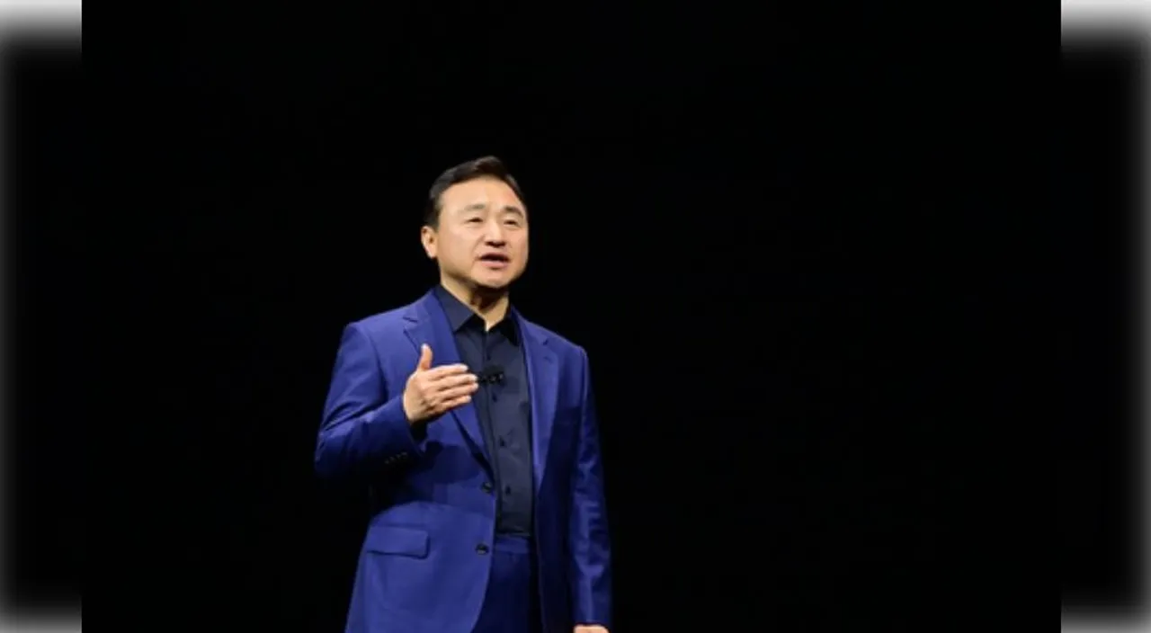  Samsung to launch tri-foldable phone later this year: Roh Tae-moon