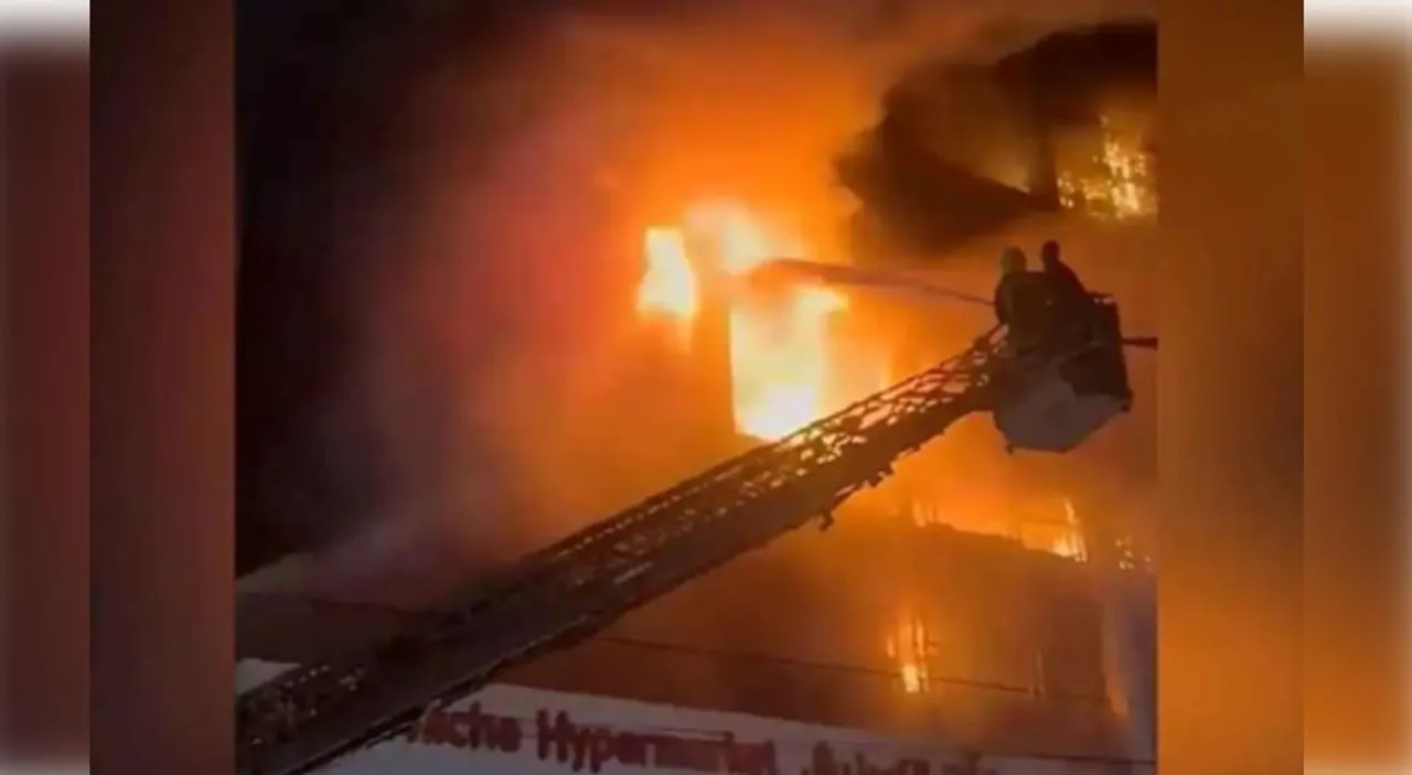  Massive fire at Iraq hypermarket kills 50