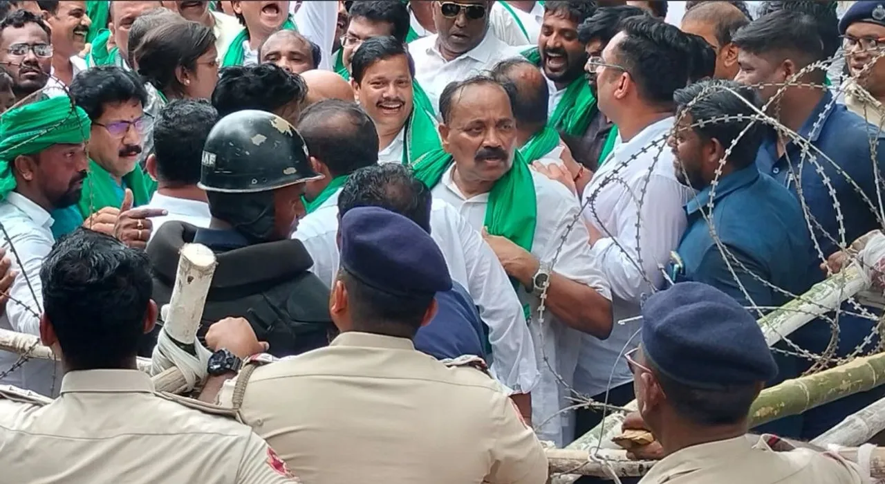  FM College student death: BJD workers gherao RDC offices in Cuttack, Berhampur, Sambalpur over judicial probe demand