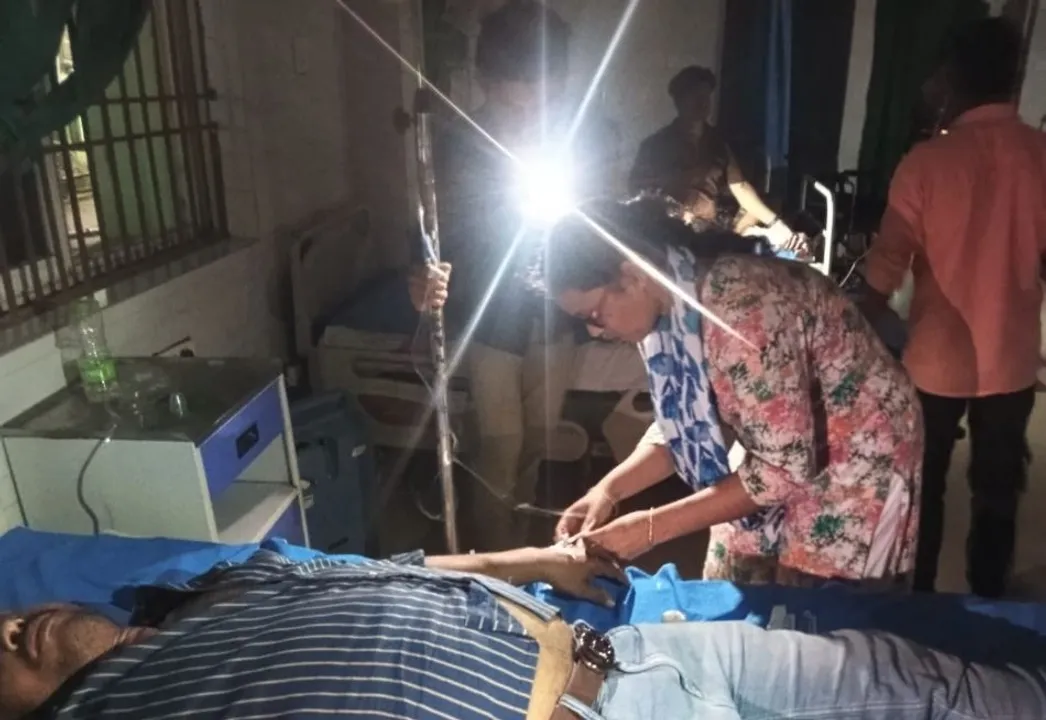  Power outage at Jagatsinghpur Hospital: Patient administered intravenous fluid under mobile phone light