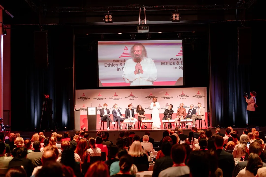  Games played like wars, wars fought like games today: Sri Sri Ravi Shankar