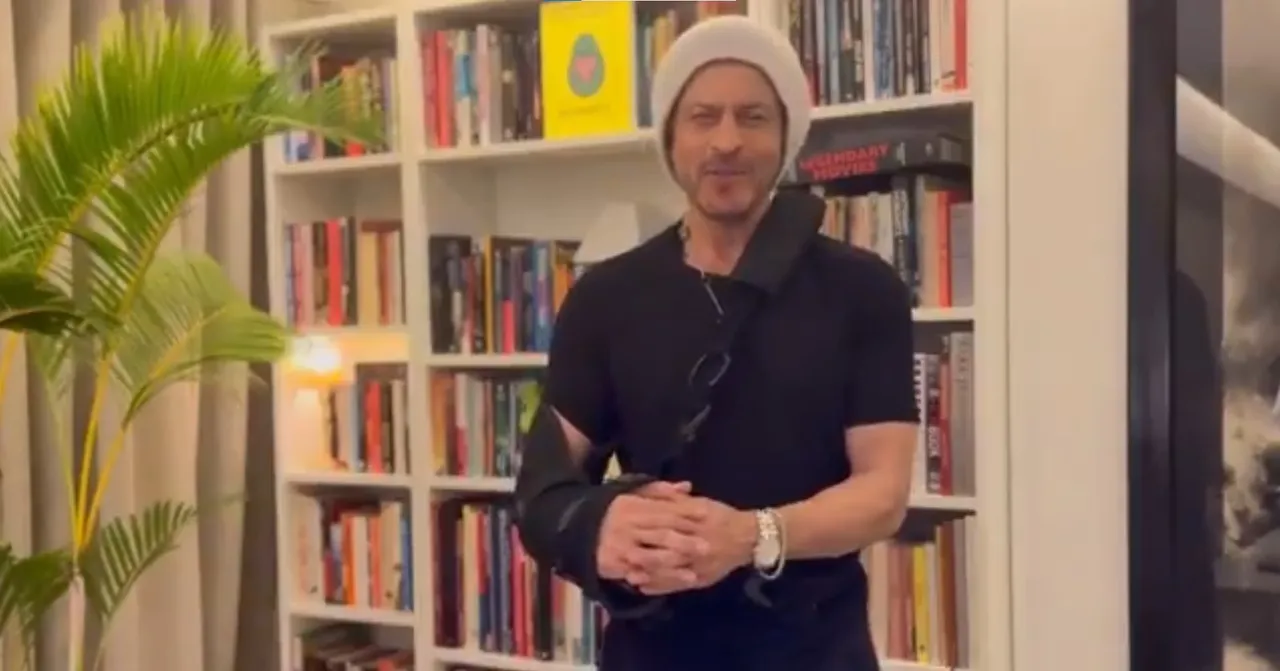  SRK appears with injured arm in special message after his National Award win: 'Award serves as reminder for me'