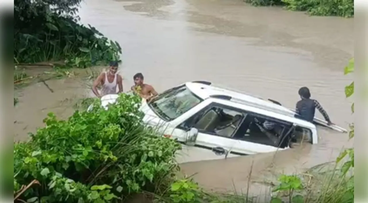  11 killed as vehicle falls into canal in UP's Gonda