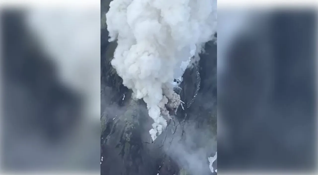  Russia's Krasheninnikov volcano erupts after 600 years, spews 6 km-high ash plume