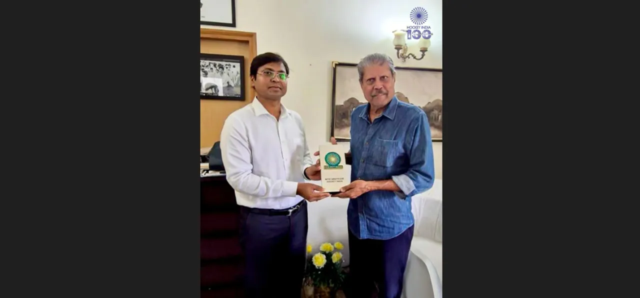  Legendary cricketer Kapil Dev meets Dilip Tirkey, lauds rise of Indian hockey talent