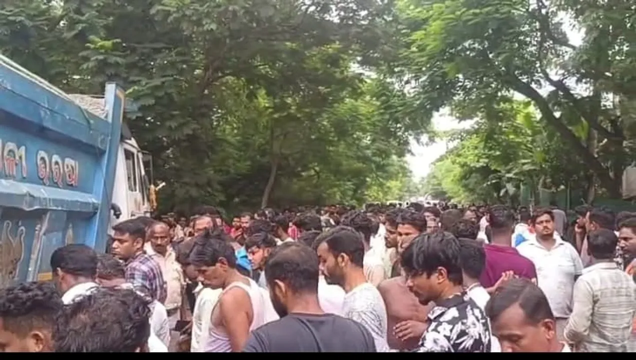  Odisha: Father-daughter duo run over by truck on Cuttack-Paradip highway