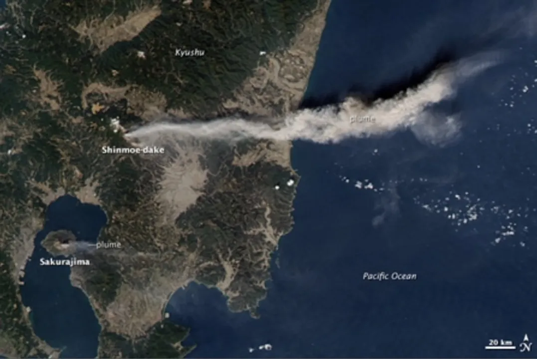  Japan's Shinmoedake volcano erupts, sending ash plume