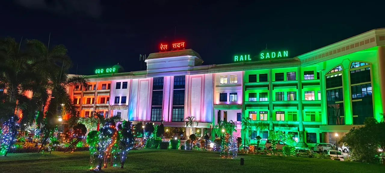  On Independence Day eve, Bhubaneswar glows in patriotic colours