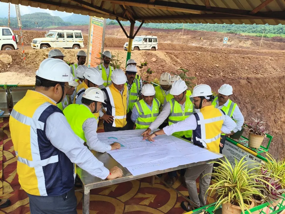  MD, OMC visits and reviews chrome zone mining operations