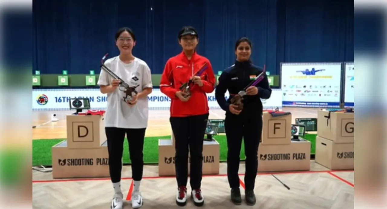  Manu Bhaker wins bronze in 10m air pistol at Asian Shooting Championship
