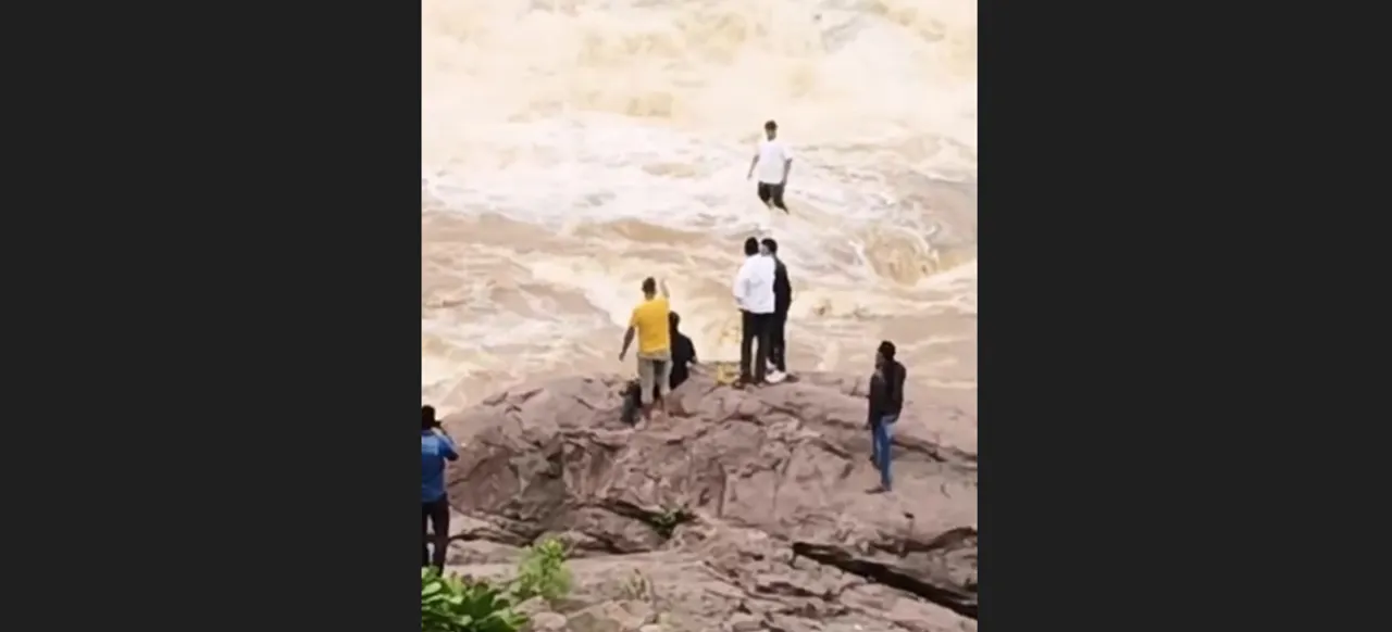  Odisha: YouTuber swept away while filming reels at Duduma waterfall; rescue ops on