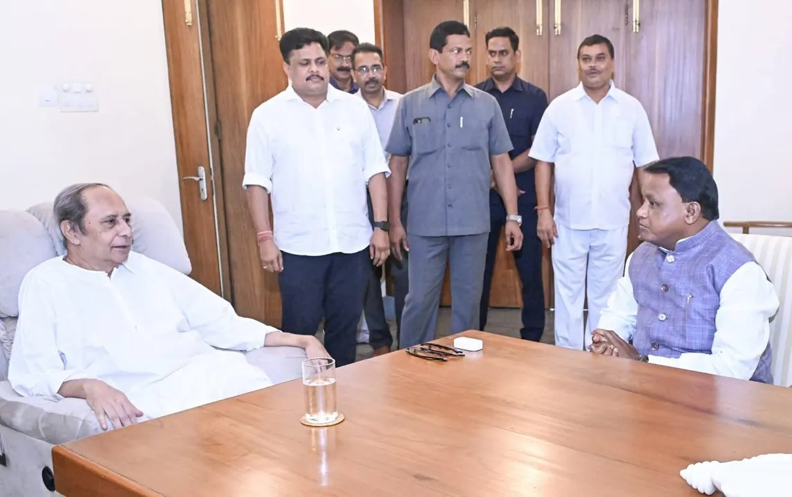  Odisha CM meets LoP Naveen Patnaik days after hospitalisation