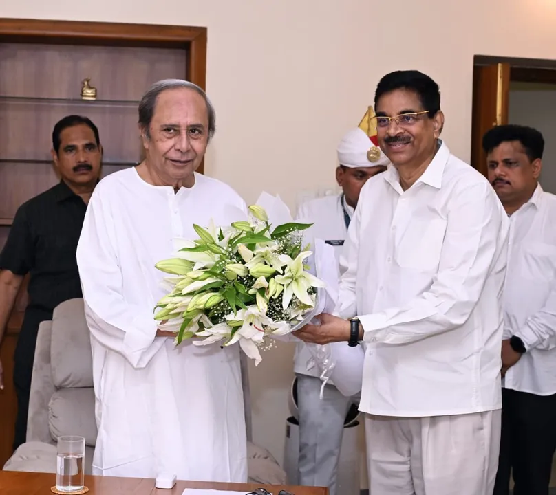  Odisha Governor meets Naveen Patnaik, enquires about health