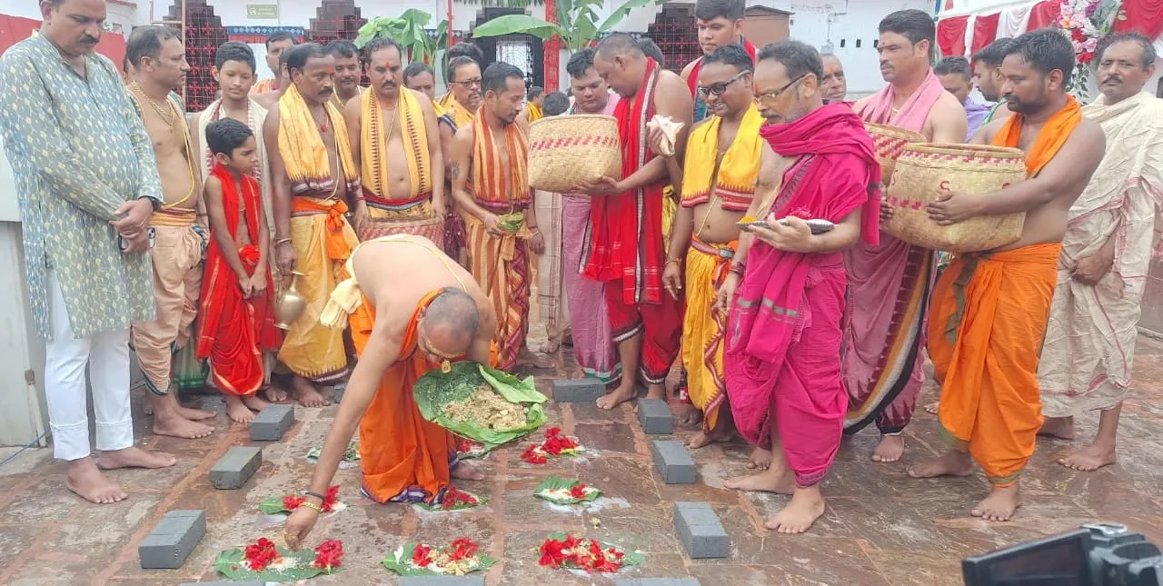 Nuakhai: Nabanna offered to Maa Samalei at Samaleswari Temple in Odisha