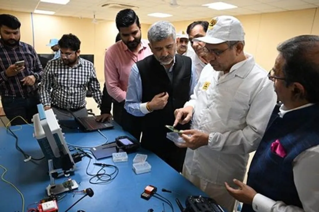  India to manufacture every component of mobile phones, including chips: Ashwini Vaishnaw
