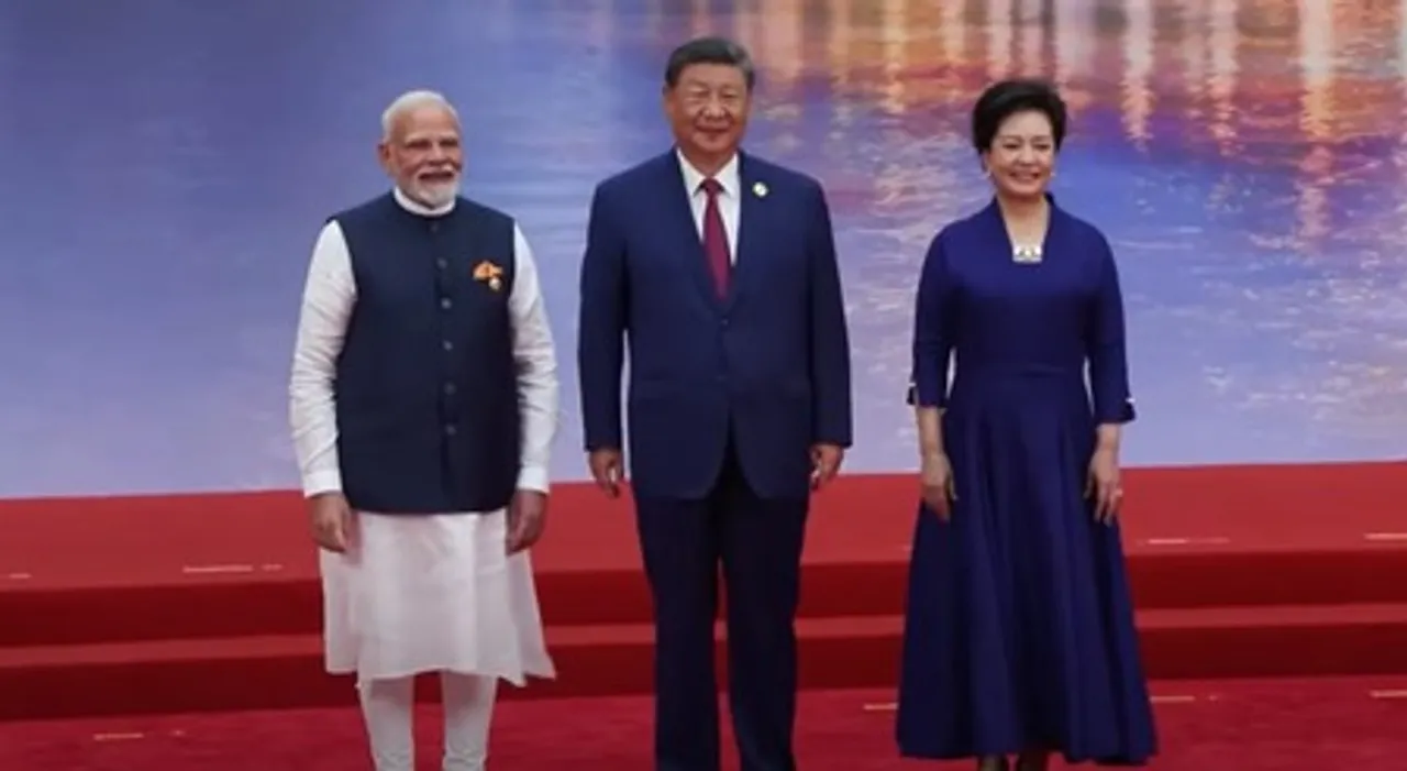  Chinese President Xi and his wife welcome PM Modi for SCO Summit reception