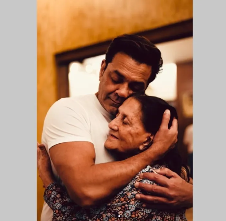  Bobby Deol says ‘love you maa’ as he celebrates b’day of mother Prakash Kaur