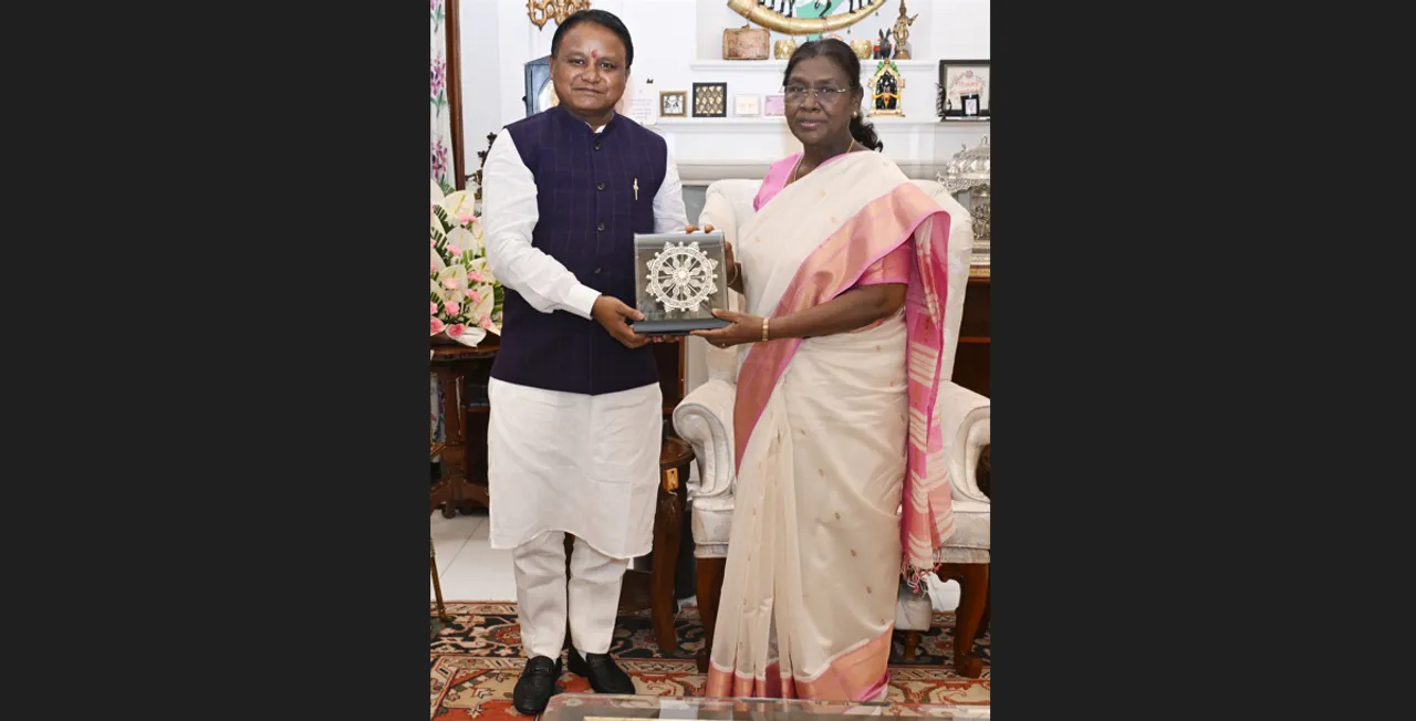  Odisha CM calls on Prez, meets Union Ministers in New Delhi