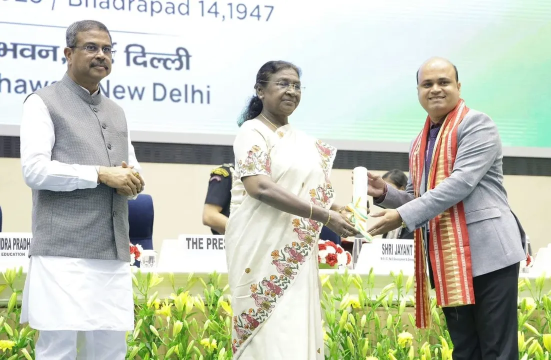  Two teachers from Odisha felicitated with National Teachers Awards
