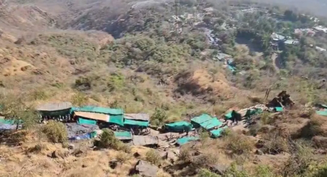  Six dead after construction ropeway snaps at Pavagadh temple site in Gujarat