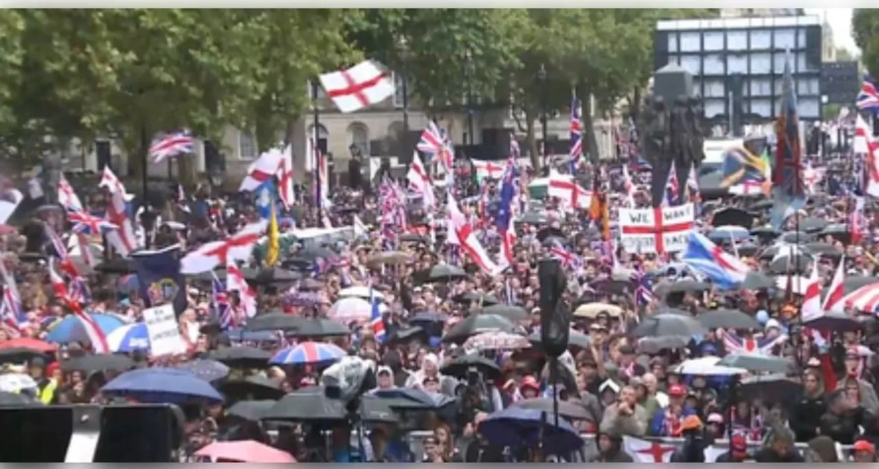  London sees huge anti-immigration protest, 26 police officers injured